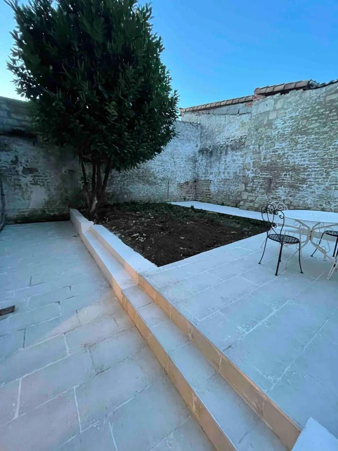 شقة Le Jardin Niortais - Hyper Centre- Proche Gare - Paisible - Grand Jardin Prive, Wifi Hd -Netflix المظهر الخارجي الصورة