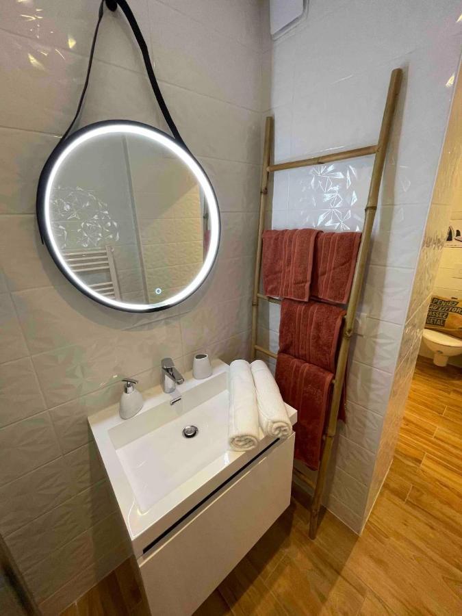 شقة Le Jardin Niortais - Hyper Centre- Proche Gare - Paisible - Grand Jardin Prive, Wifi Hd -Netflix المظهر الخارجي الصورة