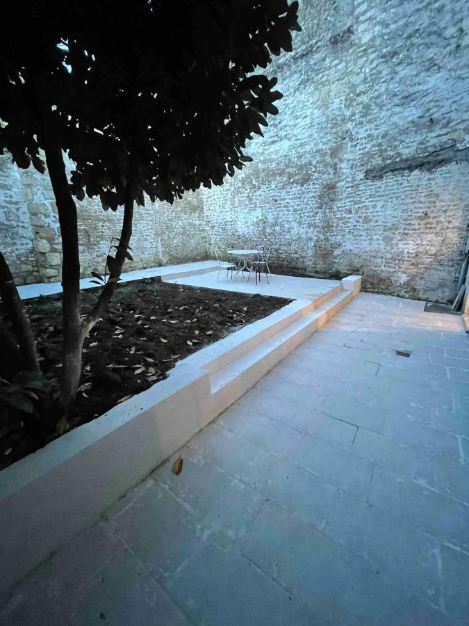 شقة Le Jardin Niortais - Hyper Centre- Proche Gare - Paisible - Grand Jardin Prive, Wifi Hd -Netflix المظهر الخارجي الصورة