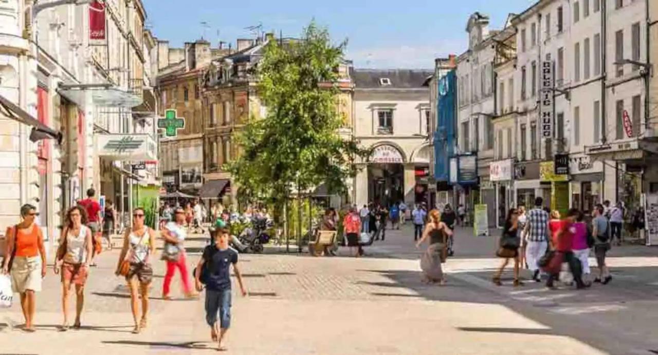 شقة Le Jardin Niortais - Hyper Centre- Proche Gare - Paisible - Grand Jardin Prive, Wifi Hd -Netflix المظهر الخارجي الصورة
