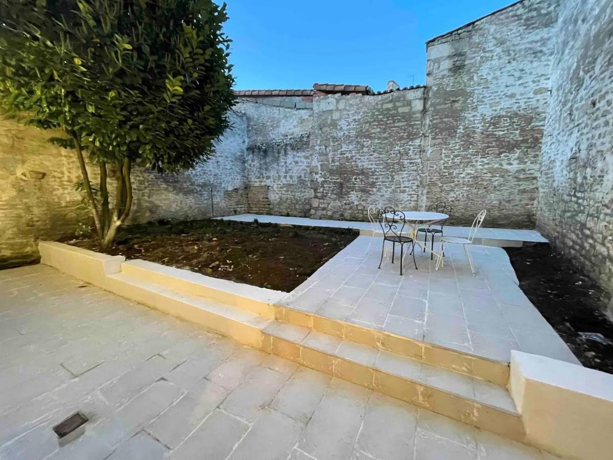 شقة Le Jardin Niortais - Hyper Centre- Proche Gare - Paisible - Grand Jardin Prive, Wifi Hd -Netflix المظهر الخارجي الصورة