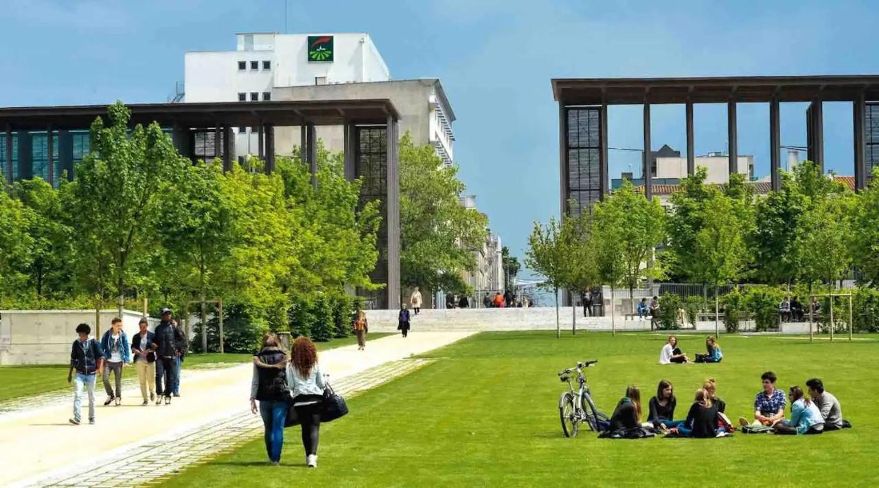 شقة Le Jardin Niortais - Hyper Centre- Proche Gare - Paisible - Grand Jardin Prive, Wifi Hd -Netflix المظهر الخارجي الصورة