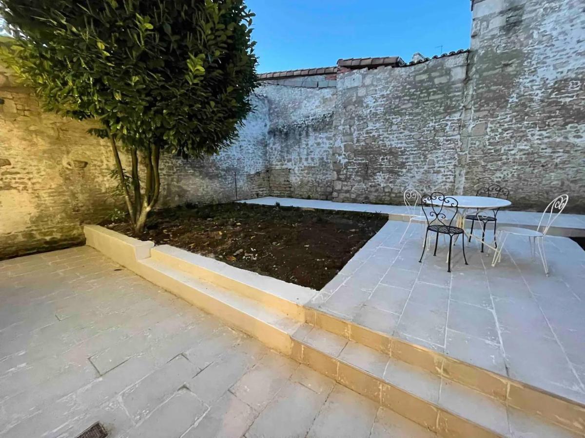 شقة Le Jardin Niortais - Hyper Centre- Proche Gare - Paisible - Grand Jardin Prive, Wifi Hd -Netflix المظهر الخارجي الصورة
